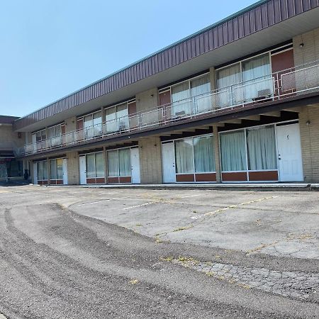 Sonrise Inn Breezewood Exterior photo